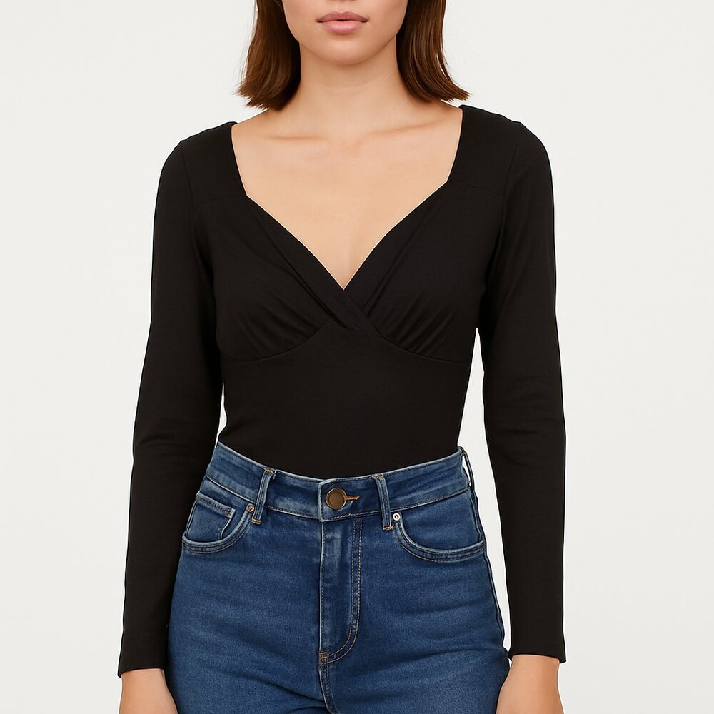 Reoria women’s Lg v-neck slim fit side rouched trendy y2k buttery soft black